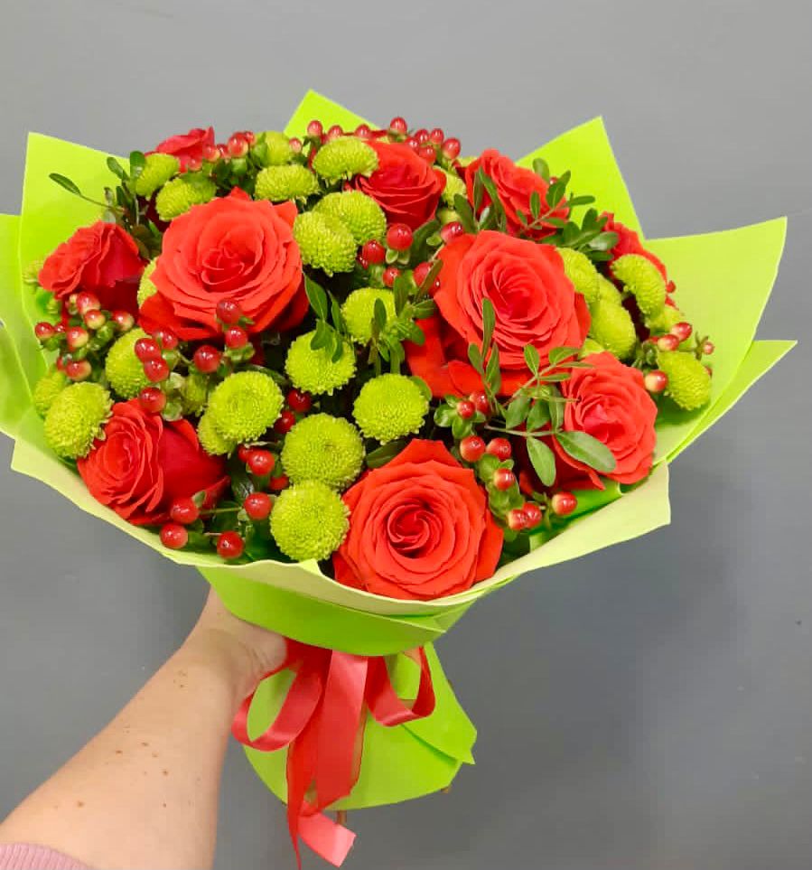 Букет цветов из: Хризантемы и Розы в Новошахтинском