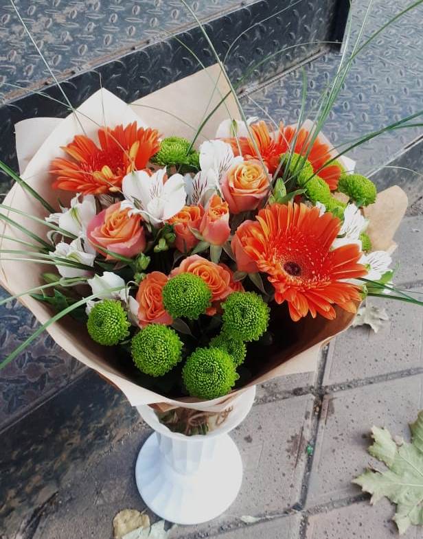 Букет цветов из: Герберы, Хризантемы, Альстромерии и Розы в Новошахтинском