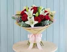 Букет цветов из:  Лилии и Розы в Новошахтинском