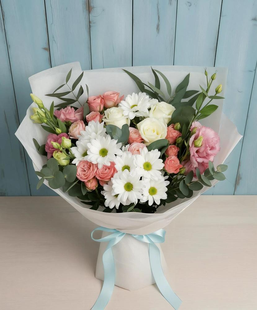 Букет цветов из: Розы, Лизиантусы и Хризантемы в Новошахтинском