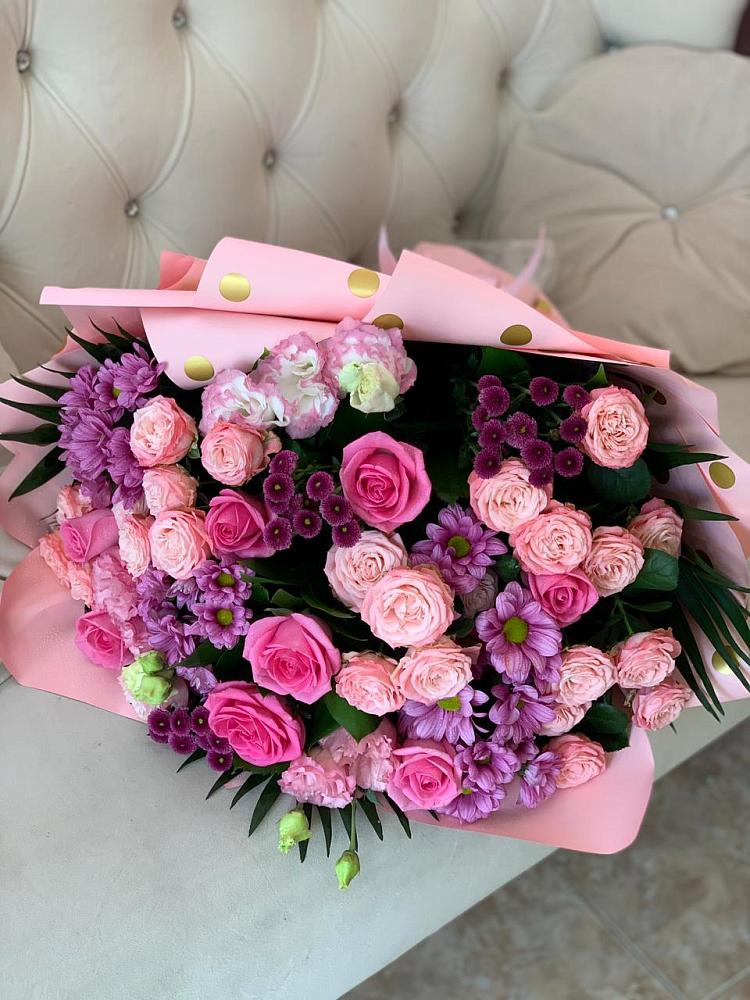 Букет цветов из: Хризантемы, Розы и Лизиантусы в Новошахтинском