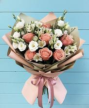 Букет цветов из:  Розы, Альстромерии и Лизиантусы в Новошахтинском