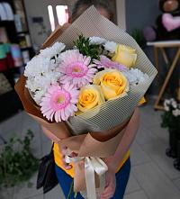 Букет цветов из:  Герберы, Розы и Хризантемы в Новошахтинском