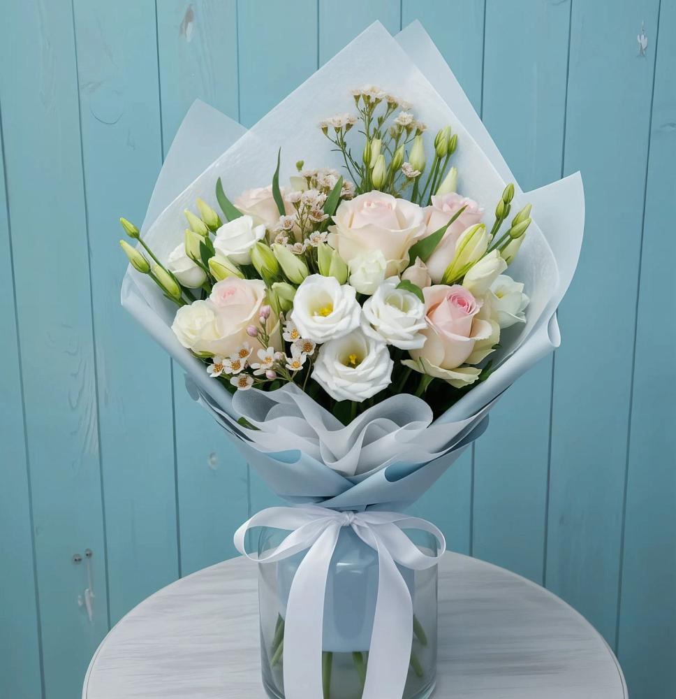 Букет цветов из: Розы и Лизиантусы в Новошахтинском