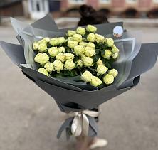Букет Белые кустовые розы Солинеро в Новошахтинском