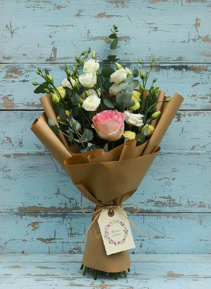 Букет цветов из: Розы и Лизиантусы в Новошахтинском