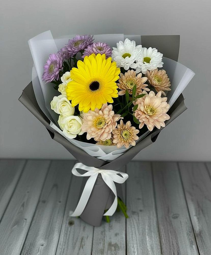 Букет цветов из: Розы, Герберы и Хризантемы в Новошахтинском