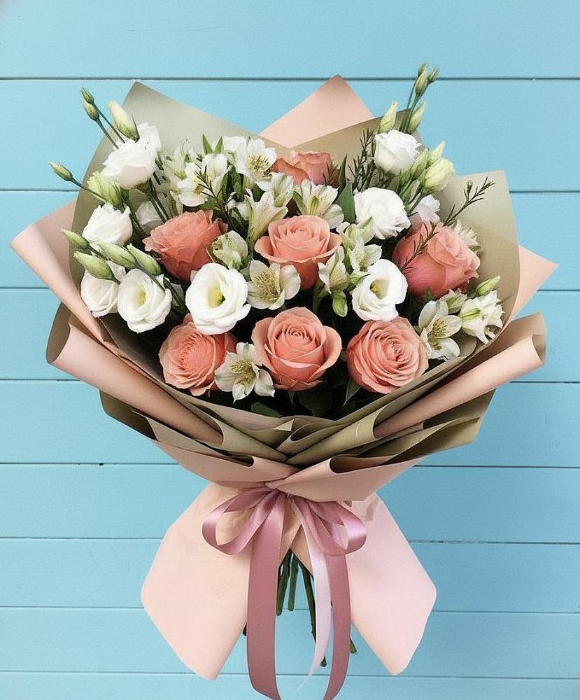 Букет цветов из: Розы, Альстромерии и Лизиантусы в Новошахтинском