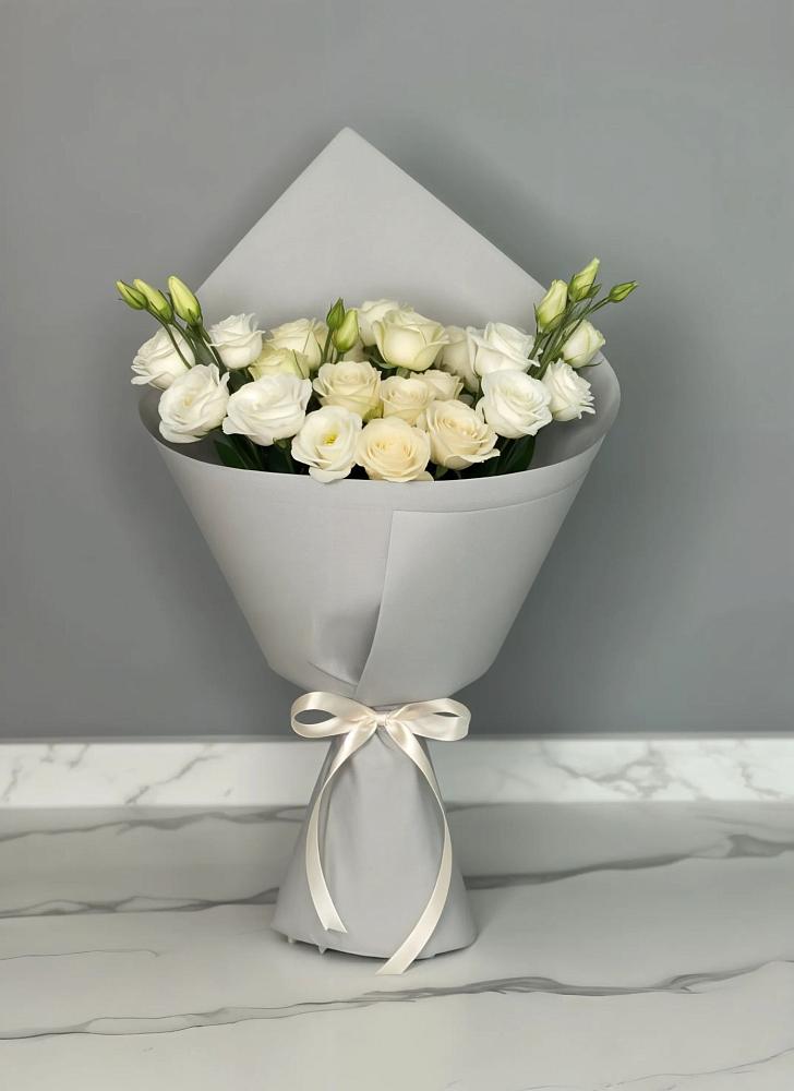 Букет цветов из: Розы и Лизиантусы в Новошахтинском