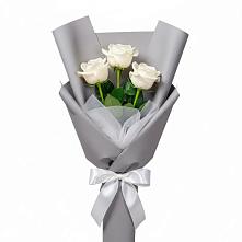 Букет 3 белые розы в Новошахтинском