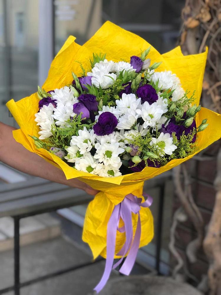 Букет цветов из: Ирисы, Хризантемы и Ромашки в Новошахтинском