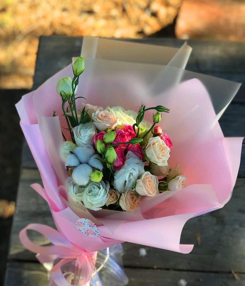 Букет цветов из: Розы и Лизиантусы в Новошахтинском