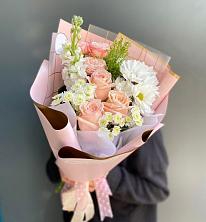Букет цветов из:  Хризантемы и Розы в Новошахтинском