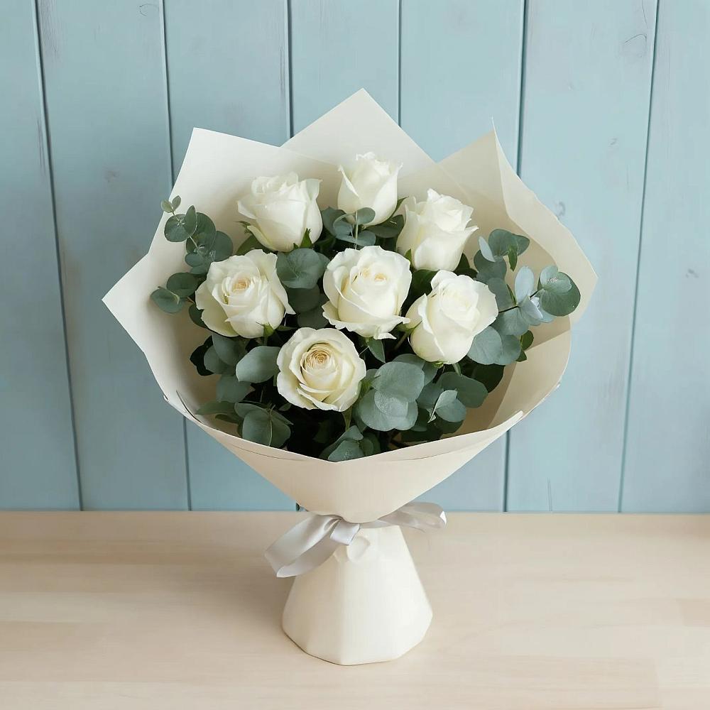 Букет Белые розы в Эвкалипте в Новошахтинском