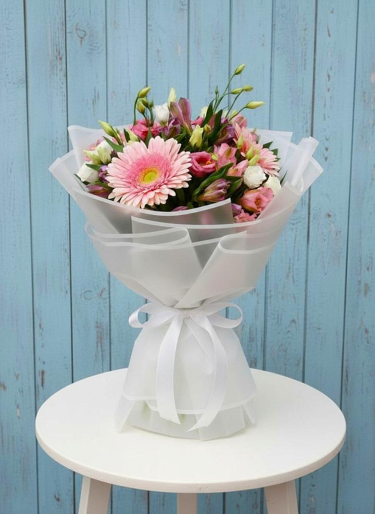 Букет цветов из: Герберы, Альстромерии и Лизиантусы в Новошахтинском