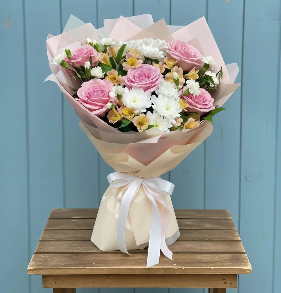 Букет цветов из: Гвоздики, Орхидеи и Розы в Новошахтинском