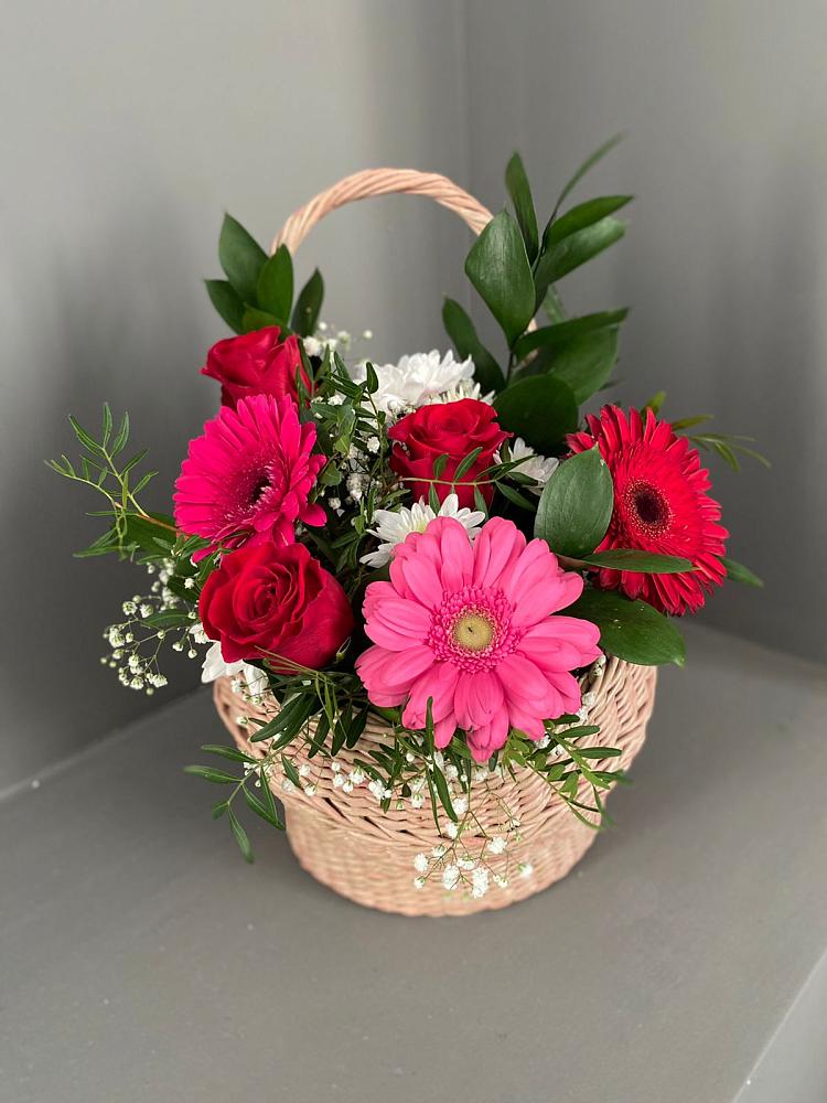 Цветочная композиция из Розы, Хризантемы и Герберы в корзине в Новошахтинском