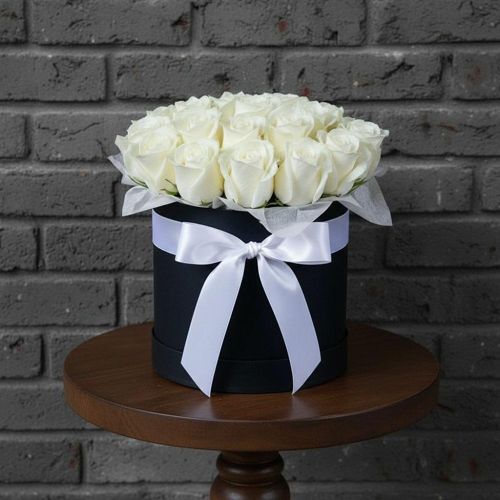 Цветочная композиция из Розы в шляпной коробке в Новошахтинском