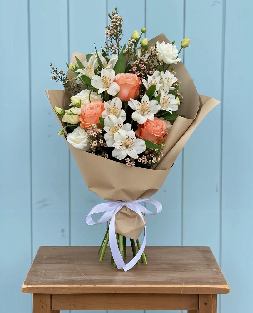Букет цветов из: Альстромерии, Лизиантусы, Розы и Хризантемы в Новошахтинском