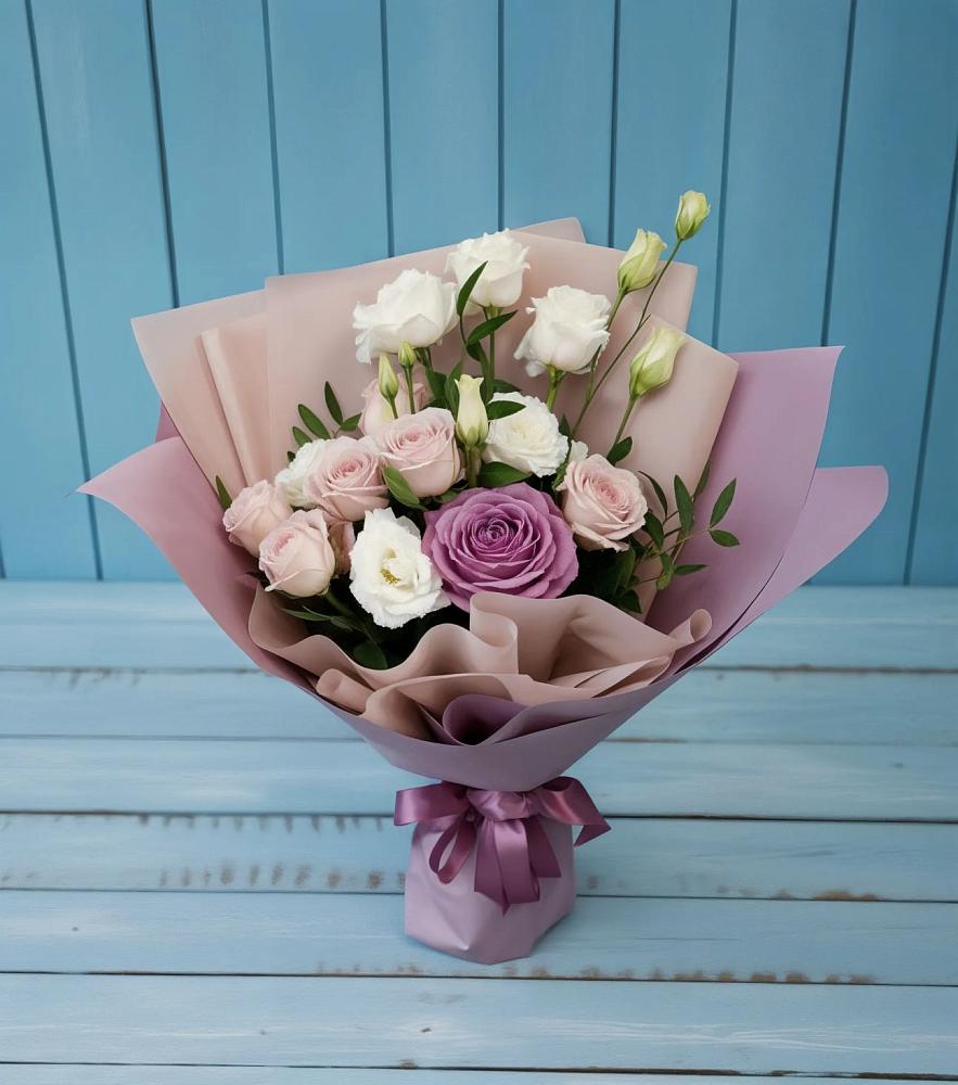 Букет цветов из: Розы и Лизиантусы в Новошахтинском